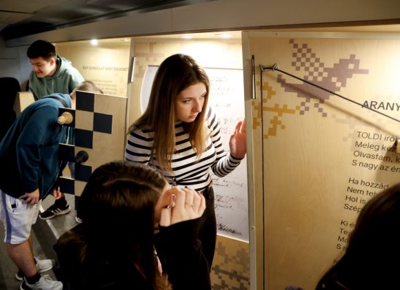 Szeged, Somogyi könyvtár, Petőfi busz, vándorkiállítás, Petőfi Sándor, évforduló, irodalom, oktatás