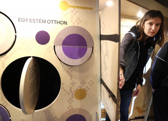 Szeged, Somogyi könyvtár, Petőfi busz, vándorkiállítás, Petőfi Sándor, évforduló, irodalom, oktatás