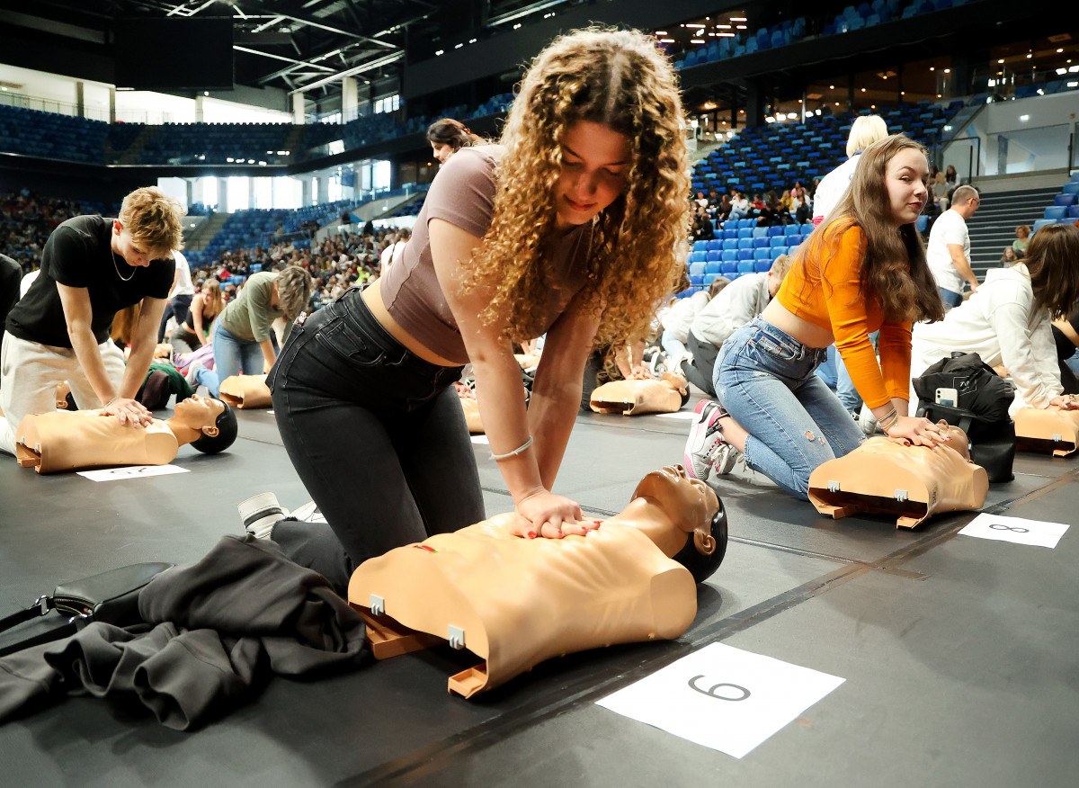 Szeged, Újraélesztés Nemzetközi Világnapja, Ments velünk életet, újraélesztés, rekordkísérletet, Pick Aréna, SZTE, egészségügy, segítségnyújtás