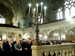 Szeged, szolidaritás, Istentisztelet, zsinagóga, mécses, emlékezés