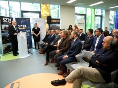 Szeged, SZTE, Szent-Györgyi Albert Gyermekgyógyászati Klinika és Gyermekegészségügyi Központ, Gyermek- és Ifjúságpszichiátriai Osztály, új épület, klinika, átadás, gyermekklinika