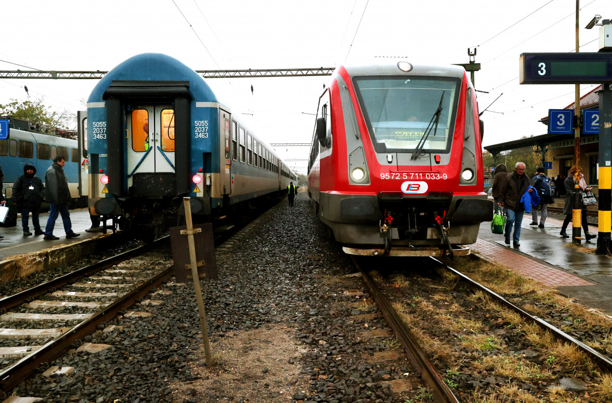Szeged, Lázár János, vonat járat, Szeged-Szabadka, vasút, vonat, közlekedés, MÁV, vasútállomás