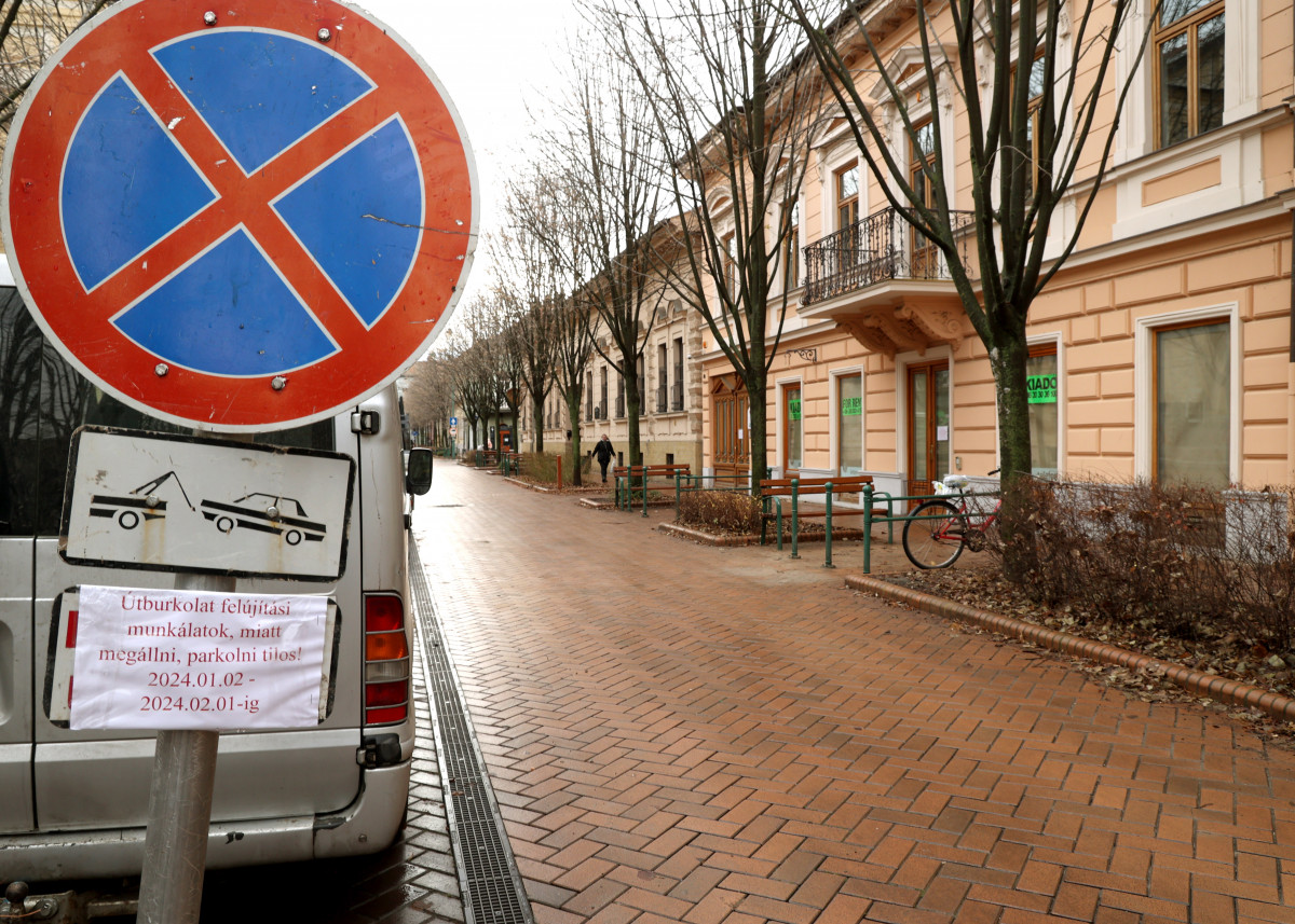 Szeged, burkolatjavítás, lezárás, Gutenberg utca, űtépítés
