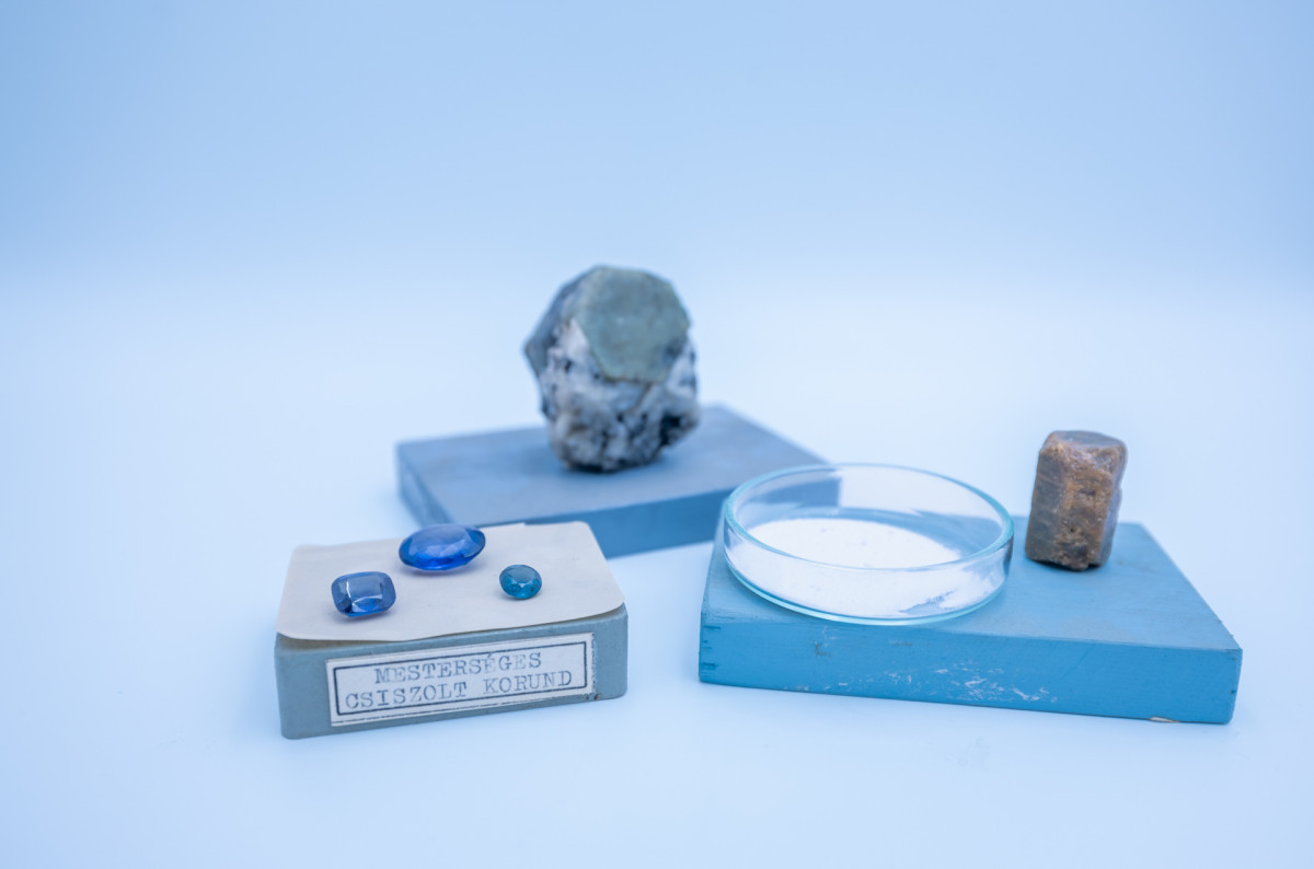 A drágakőtől a rubinlézerig: a 2024. év ásványa, a korund. Fotó: Kovács-Jerney Ádám, SZTE.
