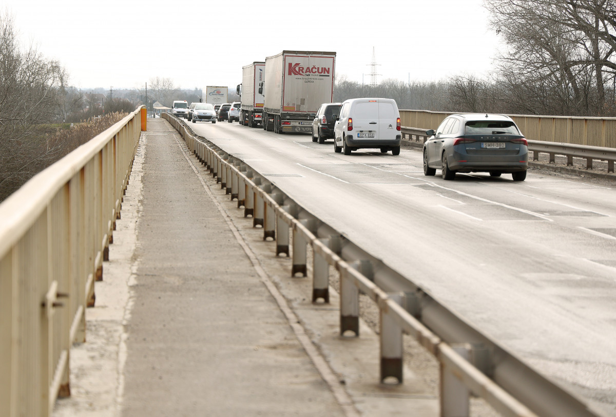 Algyő, autós forgalom, algyői Tisza híd, híd