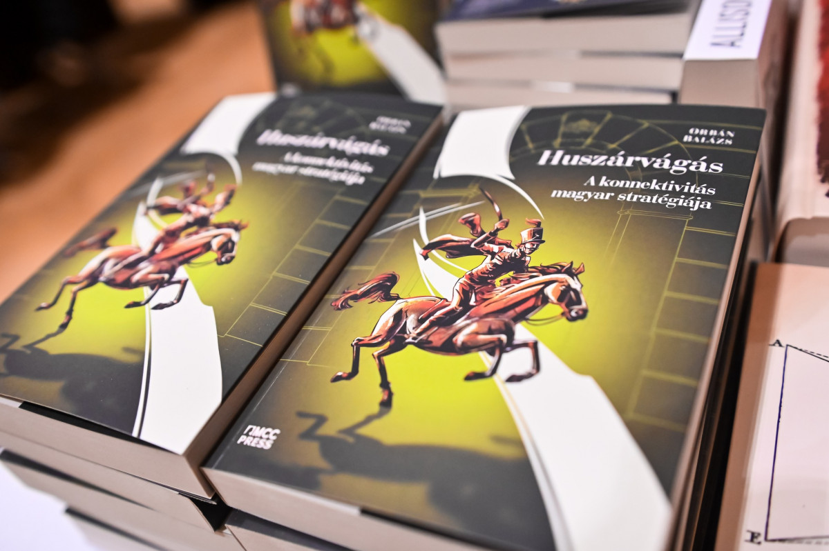 Orbán Balázs könyvbemutató az NKE-n