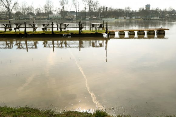 Szeged, áradás, árad, Huszár Mátyás rakpart, rakpart, Tisza, folyó