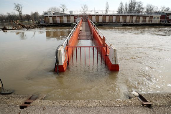 Szeged, áradás, árad, Huszár Mátyás rakpart, rakpart, Tisza, folyó