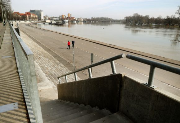 Szeged, áradás, árad, Huszár Mátyás rakpart, rakpart, Tisza, folyó