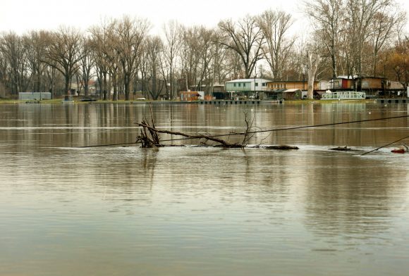 Szeged, áradás, árad, Huszár Mátyás rakpart, rakpart, Tisza, folyó