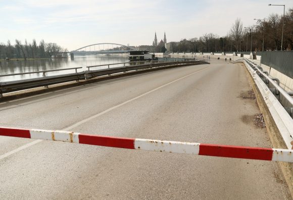 Szeged, áradás, árad, Huszár Mátyás rakpart, rakpart, Tisza, folyó, Kozák Péter