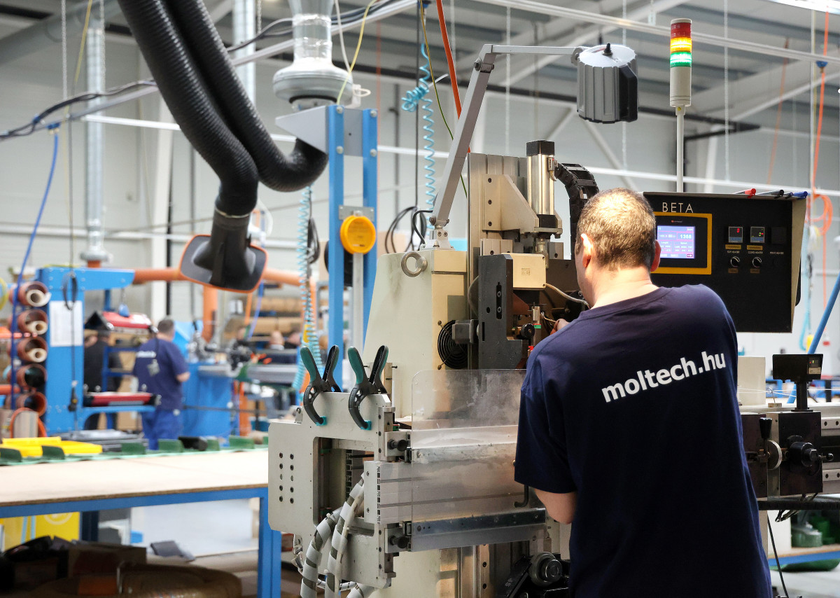 Röszke, kamara, MOLTECH AH Kft., üzem, gyár, vállalkozás, ipar, gazdaság, munkás, munkabér