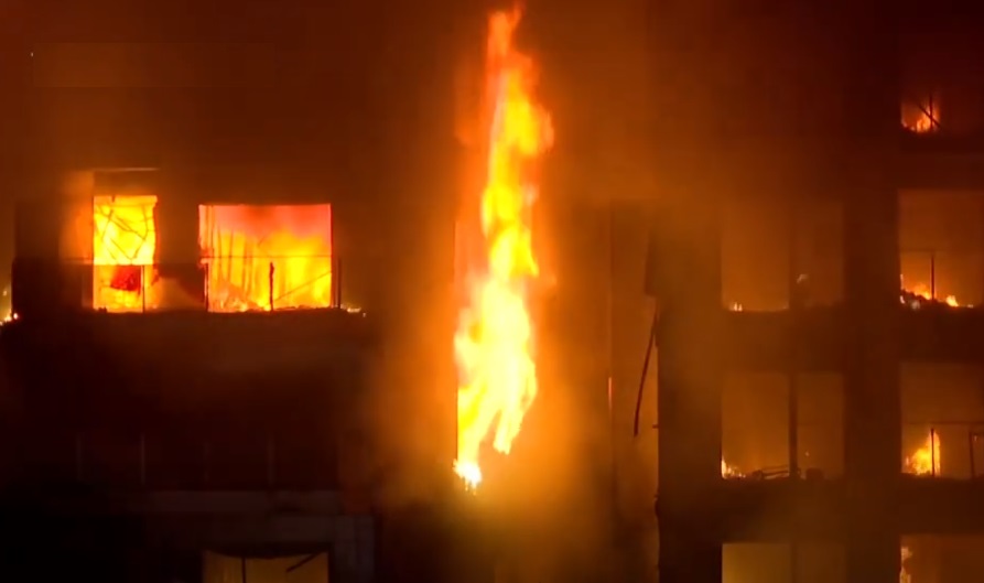 Tíz ember halt meg a valenciai épülettűzben