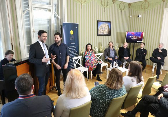 Szeged, Pomádé király új ruhája, gyermekopera, közönségtalálkozó, Reök palota, színház, kultura