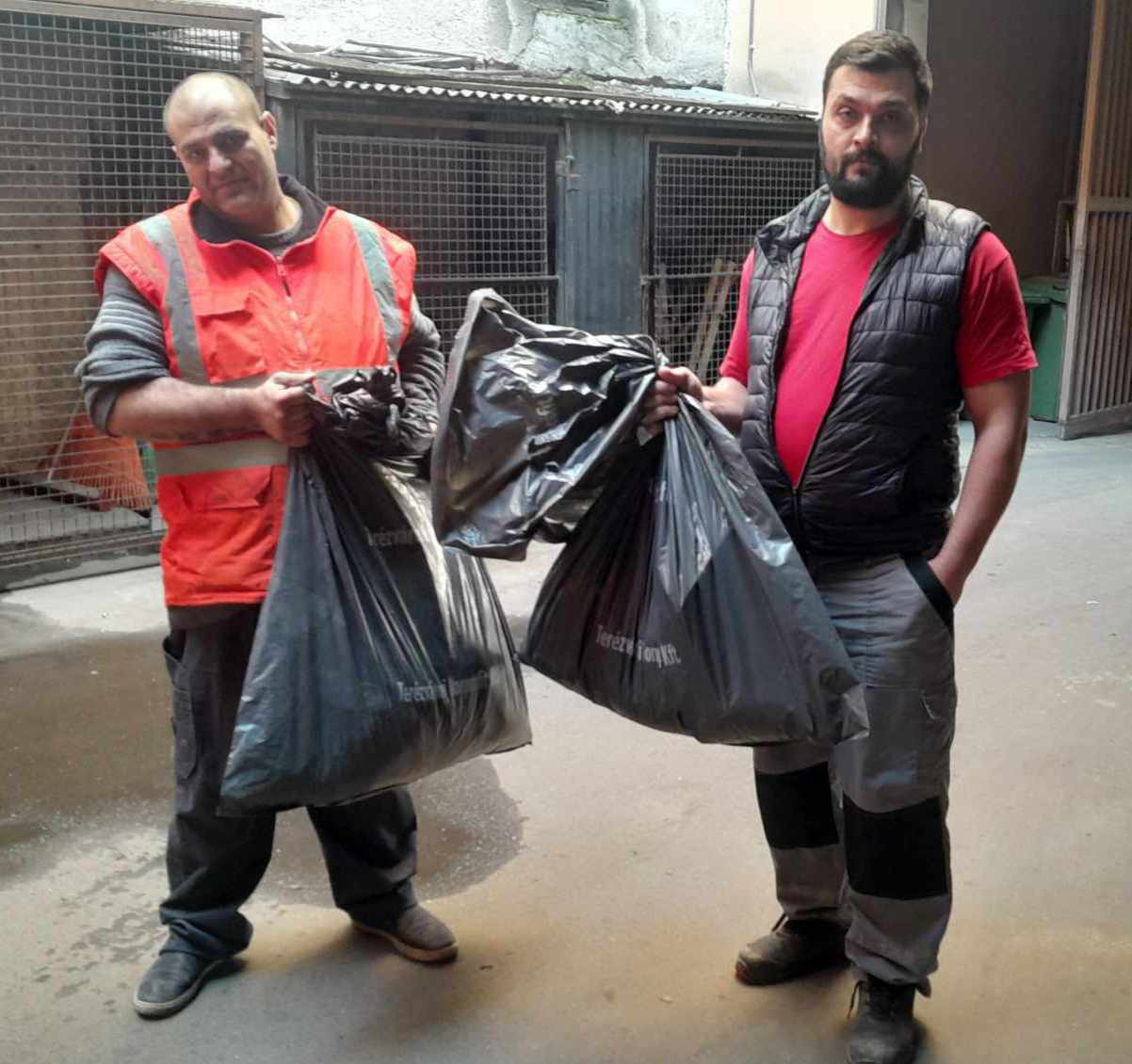 30 kiló kutyaürüléket gyűjtöttek össze az Andrássy úton Soproni Tamásék