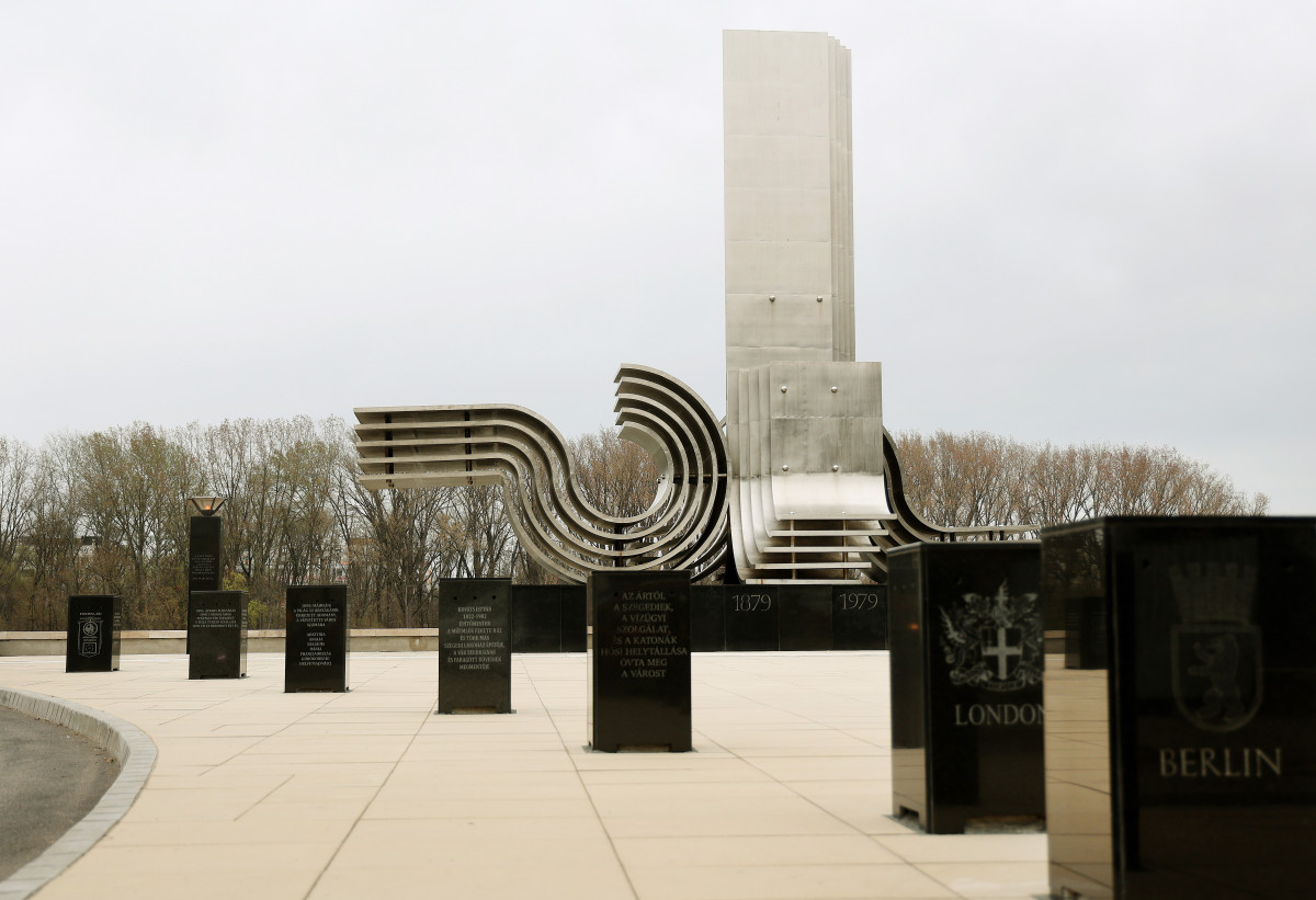 Szeged, árvízi emlékmű, emlékmű, felújítás, örökmécses