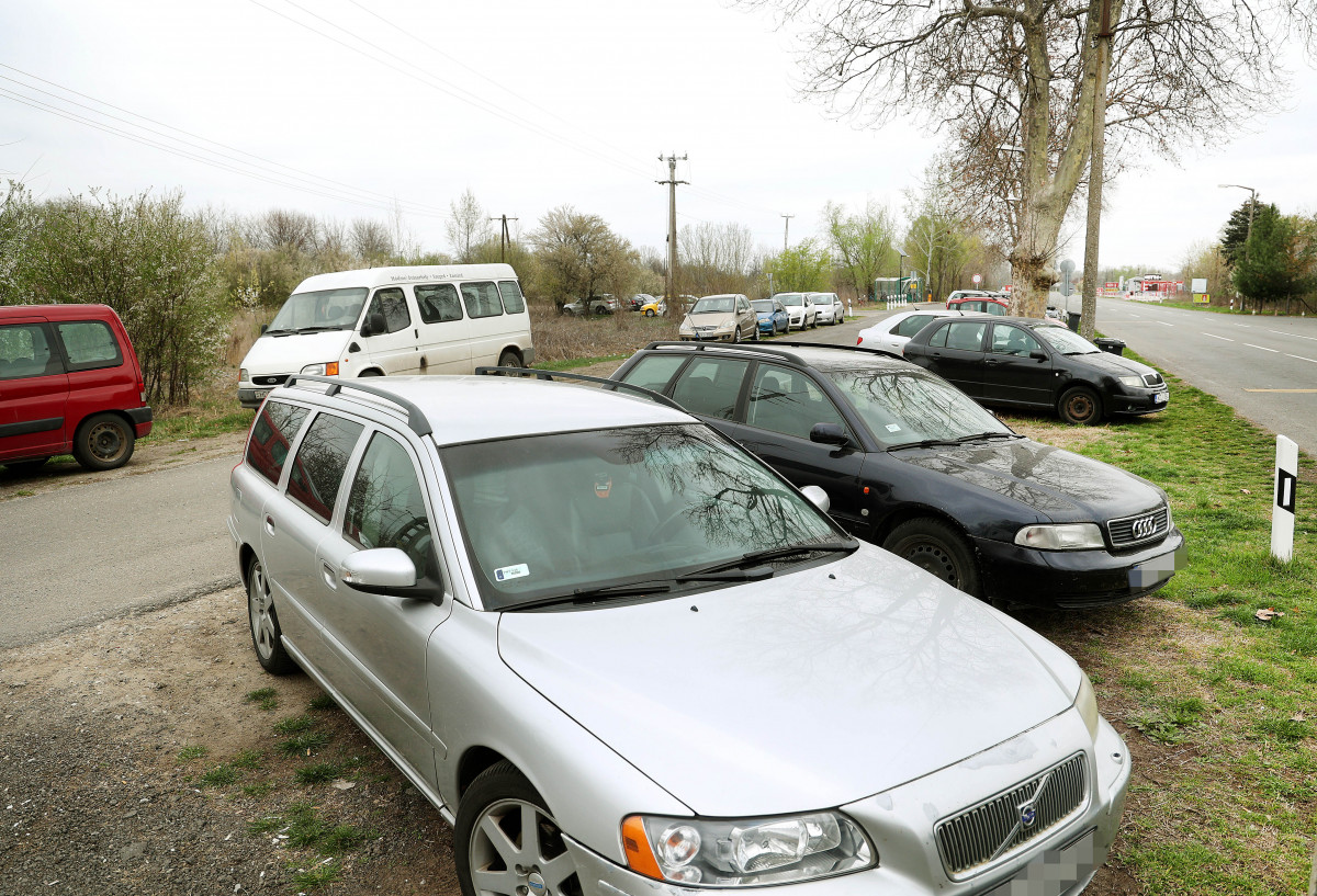 Röszke, határátkelő, autó, figyelmeztet, rendőrség, tilos, parkolás