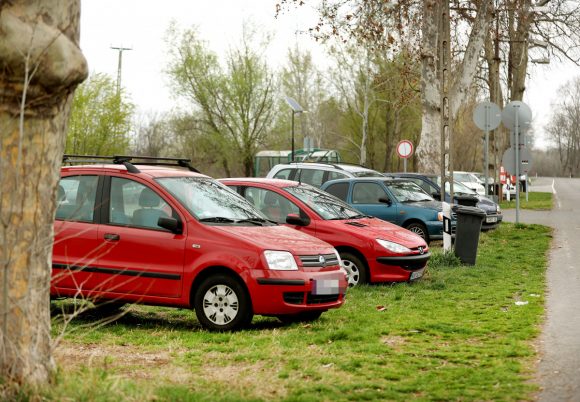 Röszke, határátkelő, autó, figyelmeztet, rendőrség, tilos, parkolás