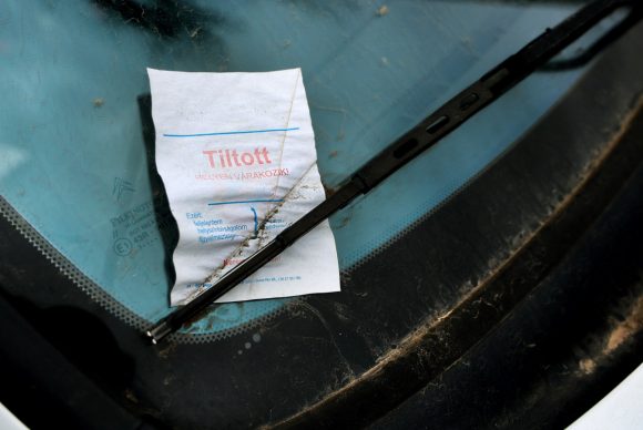 Röszke, határátkelő, autó, figyelmeztet, rendőrség, tilos, parkolás