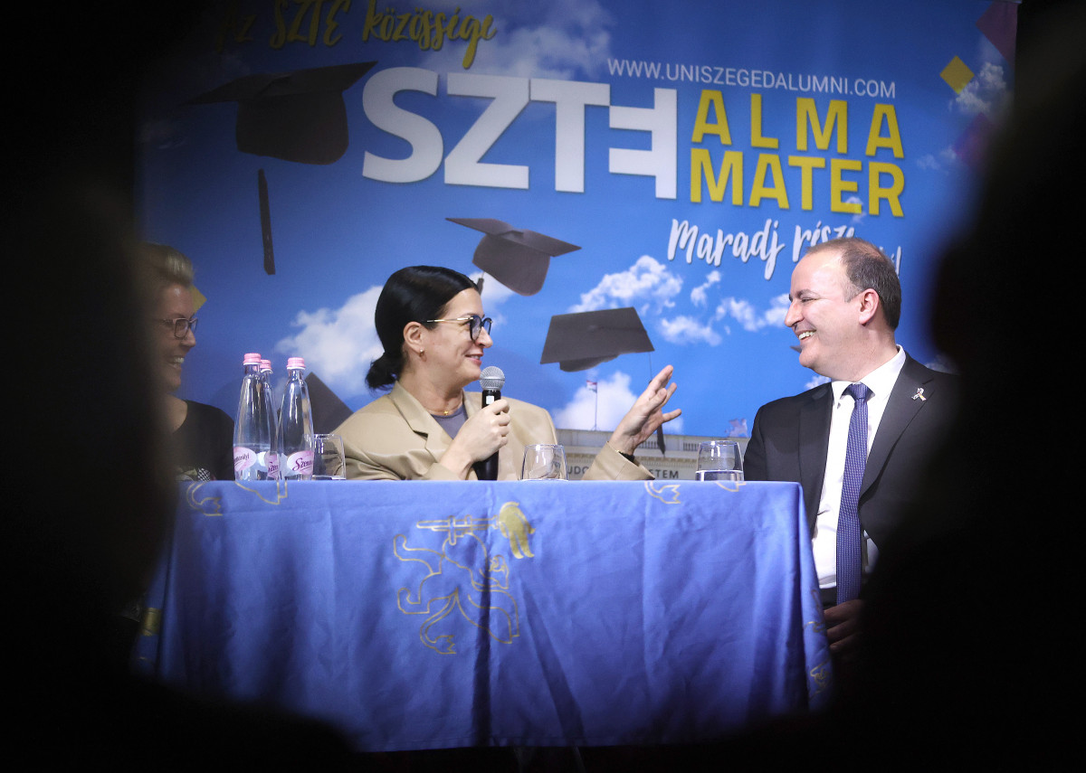 Szeged, Alumni Uni-Tudásműhely, Dr. Pankotai Tibor, rákkutató, Szentesi Éva, előadás, JATE Klub