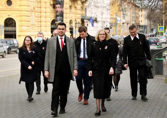 Szeged, Kormányhivatal, március 15., megemlékezés, koszorú, Klauzál szobor