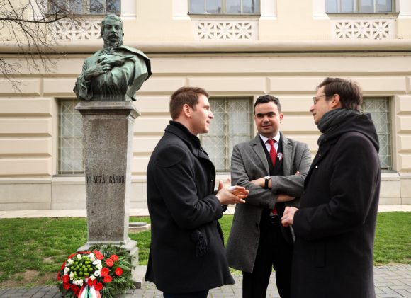 Szeged, Kormányhivatal, március 15., megemlékezés, koszorú, Klauzál szobor