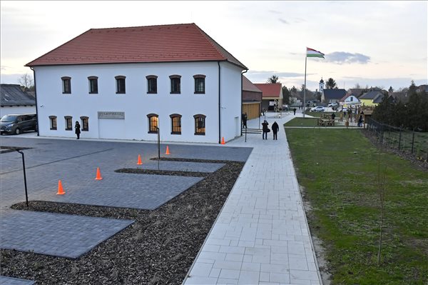 Megnyílt a bicskei Lajtha Ház Kulturális Központ