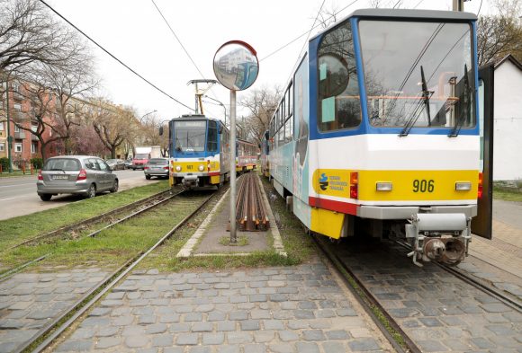 Szeged, villamos, sín, közlekedés, tömegközlekedés, 4-es villamosvonal, felújítás, Koromné Fenyvesi Rózsa, Makrai László, Petőfi Sándor sgt.