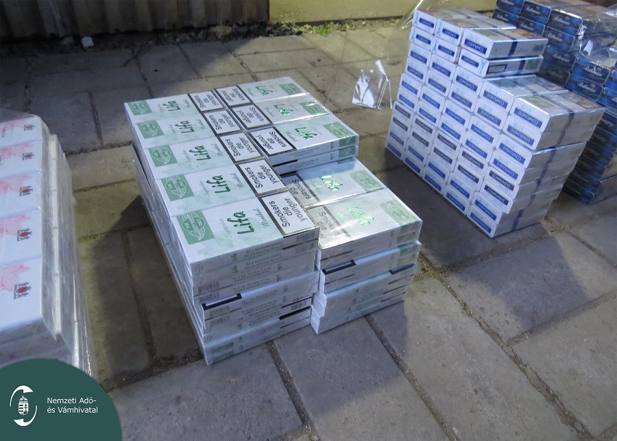 Babaruhaboltnak álcázta illegális dohányboltját