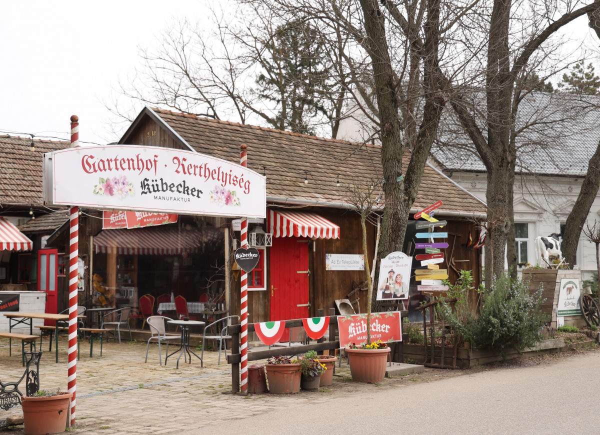 Kübekháza, falu, település