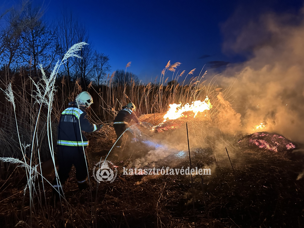 Nádastűz tombolt Kaba és Nádudvar között