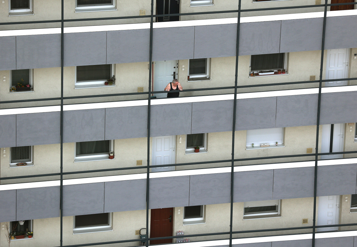 Szeged, panel, lakóház, ingatlan, erkély, rezsi