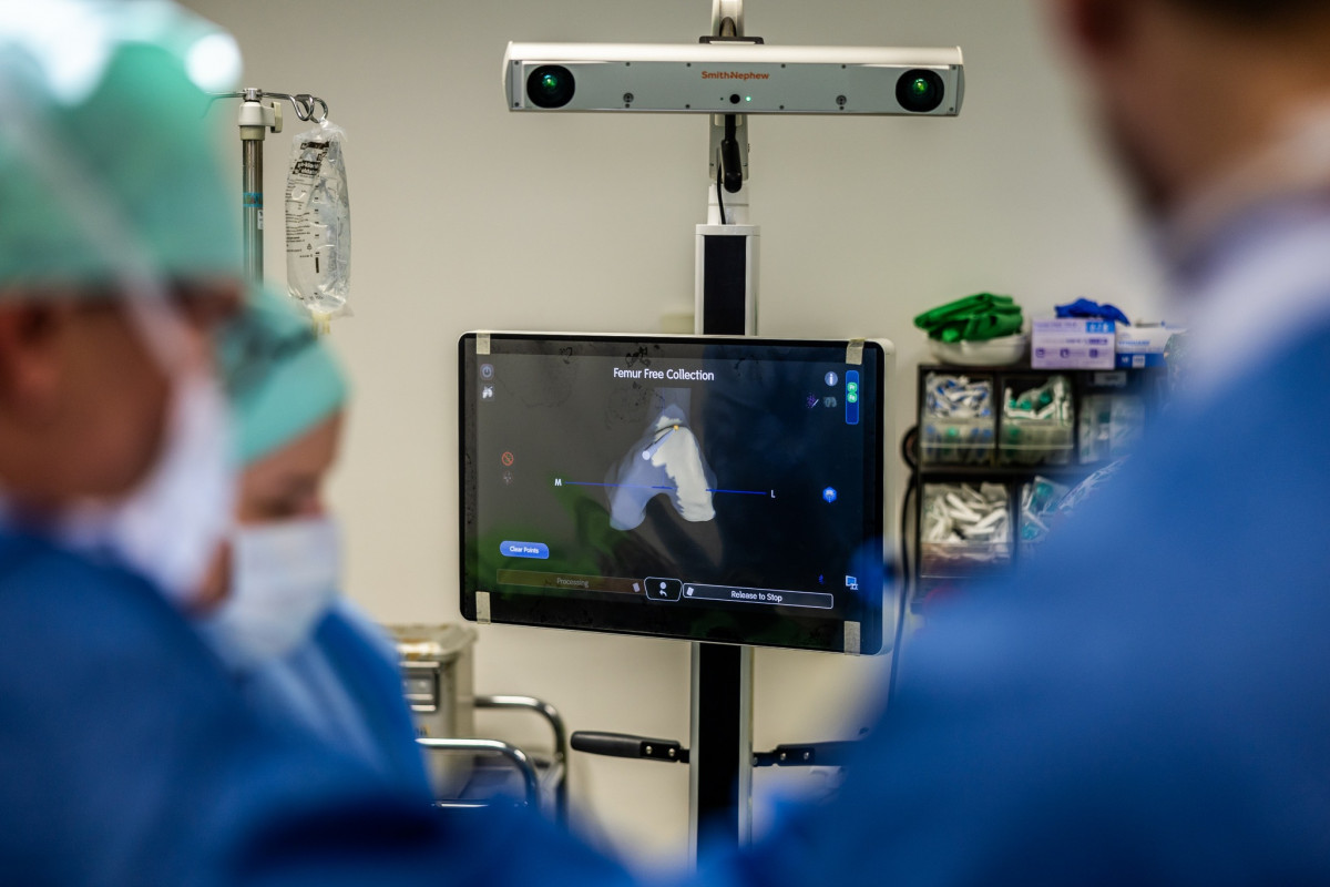 Az első mozgásszervi robotikai műtétet végezték el a Semmelweisen