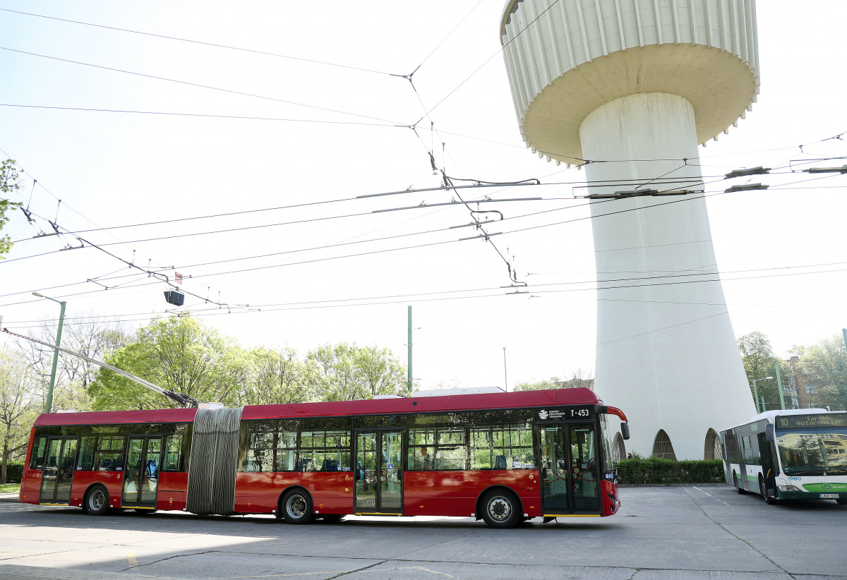 Szeged, felújított, Ikarus–Skoda, trolibusz, troli, tömegközlekedés, Nagy Sándor
