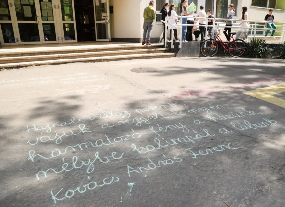 Szeged, Tabán iskola, költészet napja, Posztolj verset, gyerekek, diákok, iskola, oktatás, vers