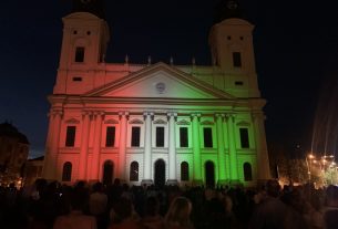 Fényfestés Debrecenben, a Nagytemplomnál