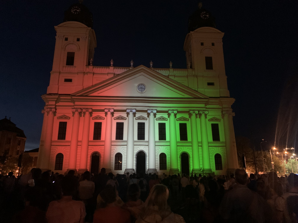 Fényfestés Debrecenben, a Nagytemplomnál