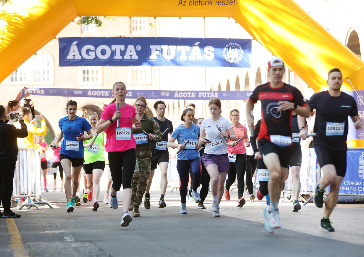 Szeged, jótékonysági futóverseny, futás, sport, Dóm tér, ÁGOTA, SZTE, Kormányhivatal, gyerekek