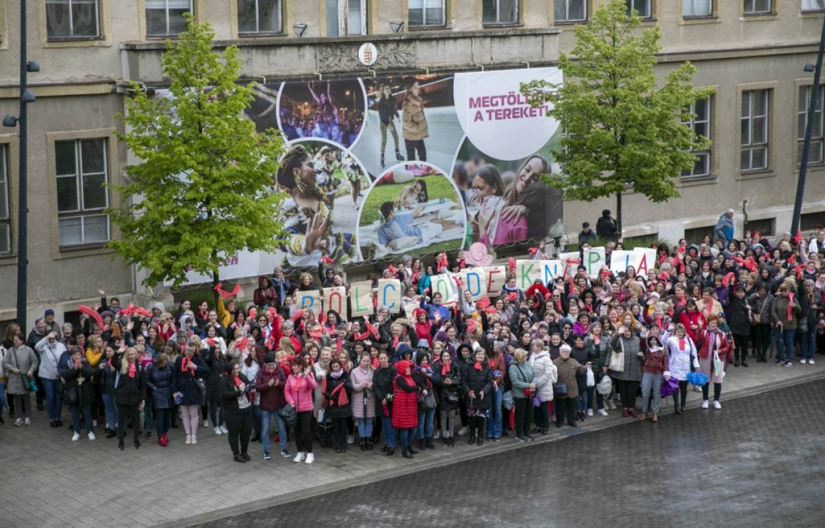 Bölcsődék napja flashmob Debrecenben