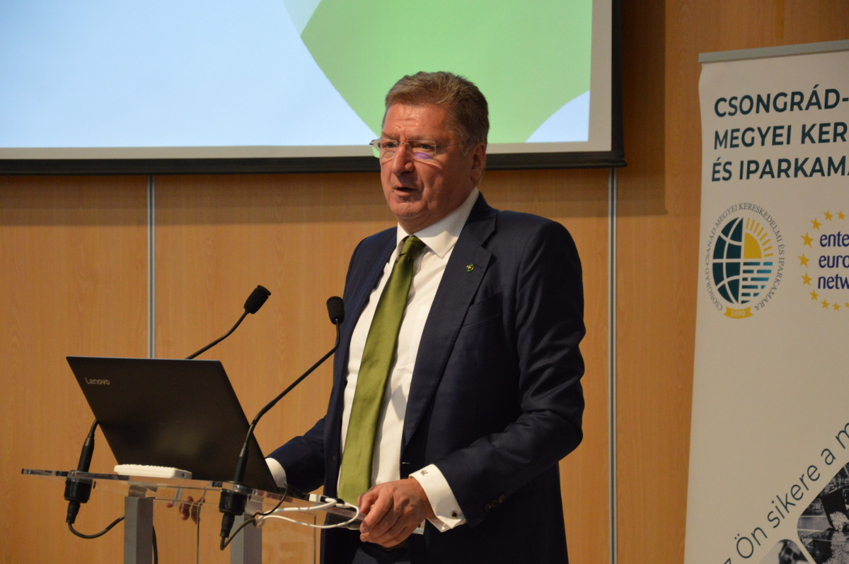 Szegedre érkezett a Velünk a vállalkozásodért – Amit a jövőről tudni érdemes vállalkozásfejlesztési rendezvénysorozat