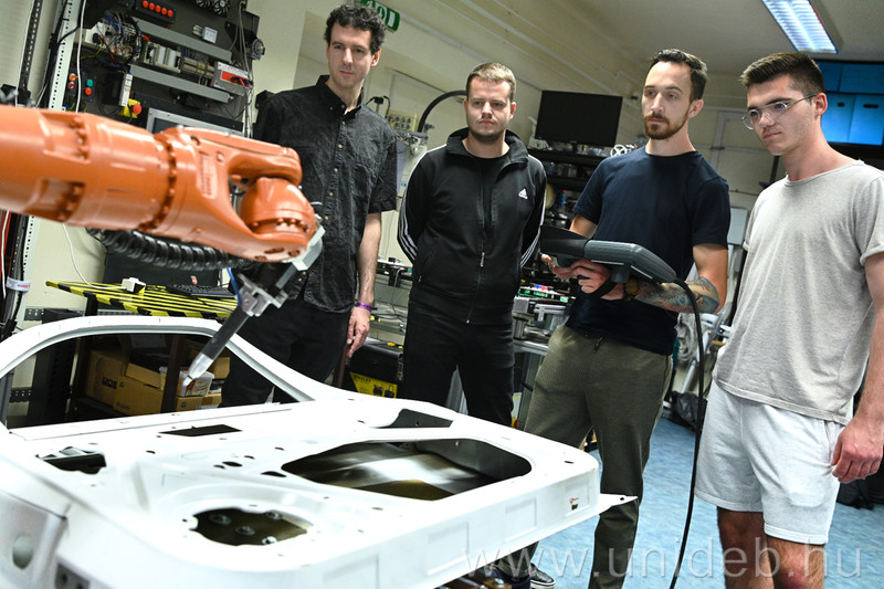 Járműmérnök-hallgatóknak tartott képzést a BMW Debrecenben