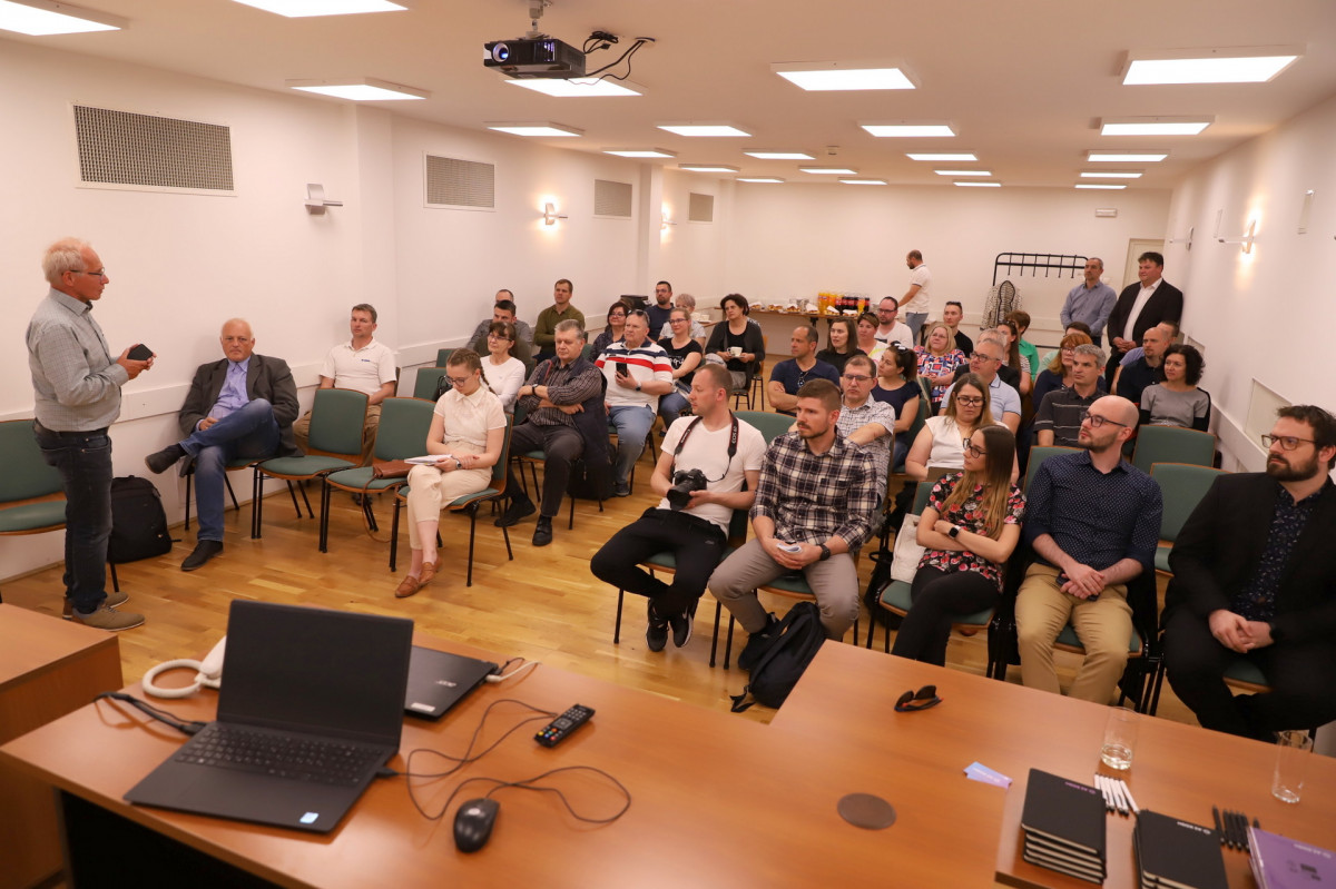 A mesterséges intelligencia alkalmazásairól indított kurzust az SZTE TTIK Szoftverfejlesztés Tanszéke és az iparkamara