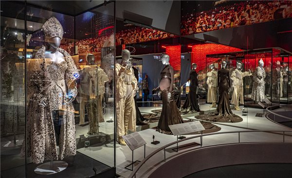 Megnyílt a Dívák & Ikonok kiállítás a Magyar Zene Házában