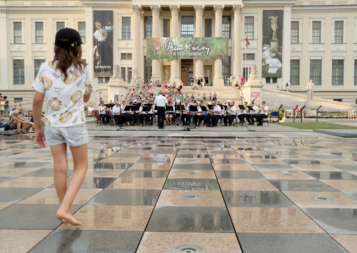 Szeged, Térzene, Móra park, MH Kinizsi Pál 30. Páncélozott Gyalogdandár, fúvoszenekar