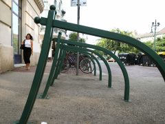 Szeged, kerékpártámasz, belváros, kerékpár, bicikli, Fekete sas utca, Kölcsey utca