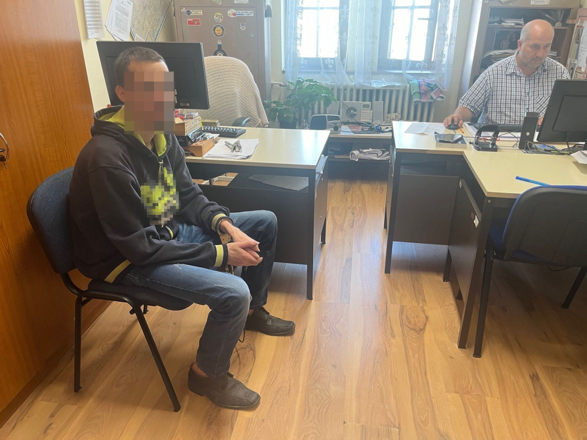 megölte édesapját Ajakon