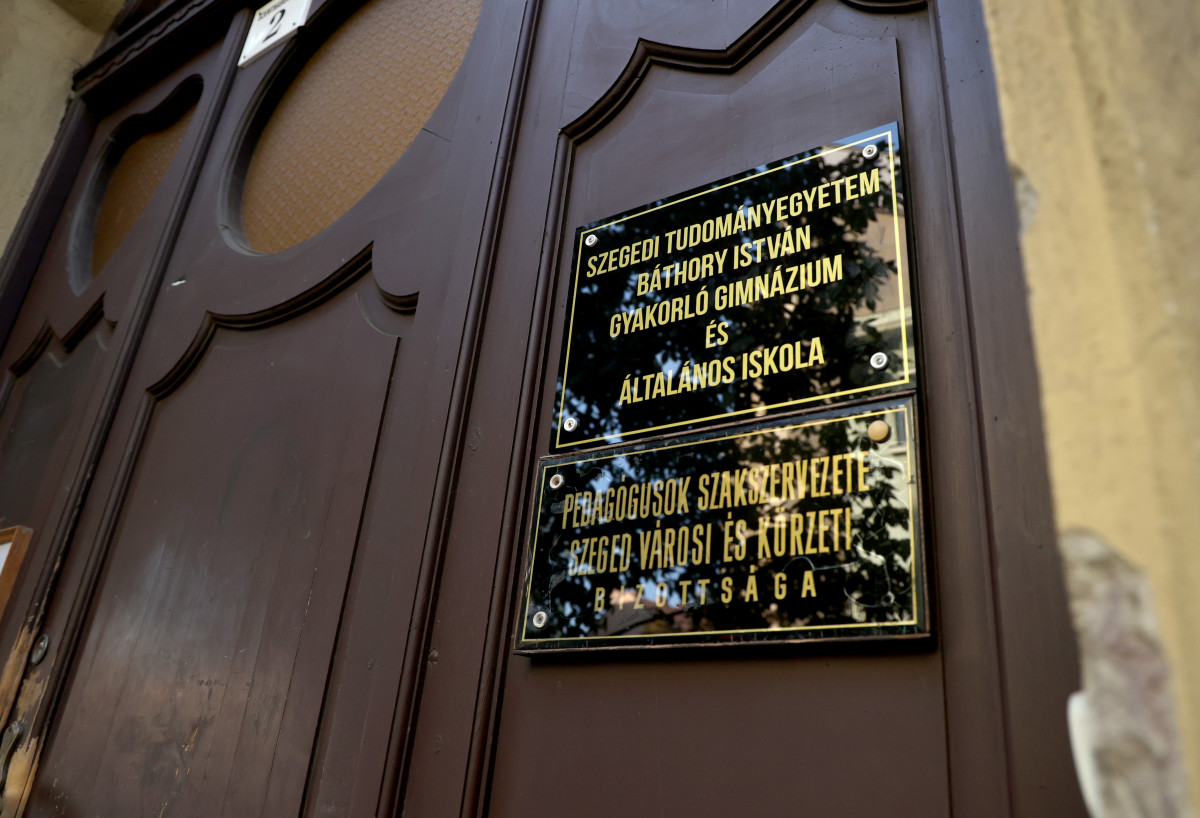 Szeged, SZTE Gyakorló Gimnázium és Általános Iskola, iskola, oktatás, tanítás, diákok, tanévnyitó, Báthory István