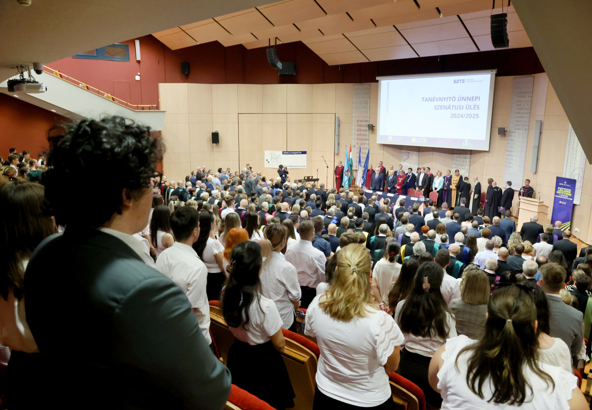 Szeged, Karikó Katalin kiállítás, megnyitó, tanévnyitó, SZTE, TIK, egyetem