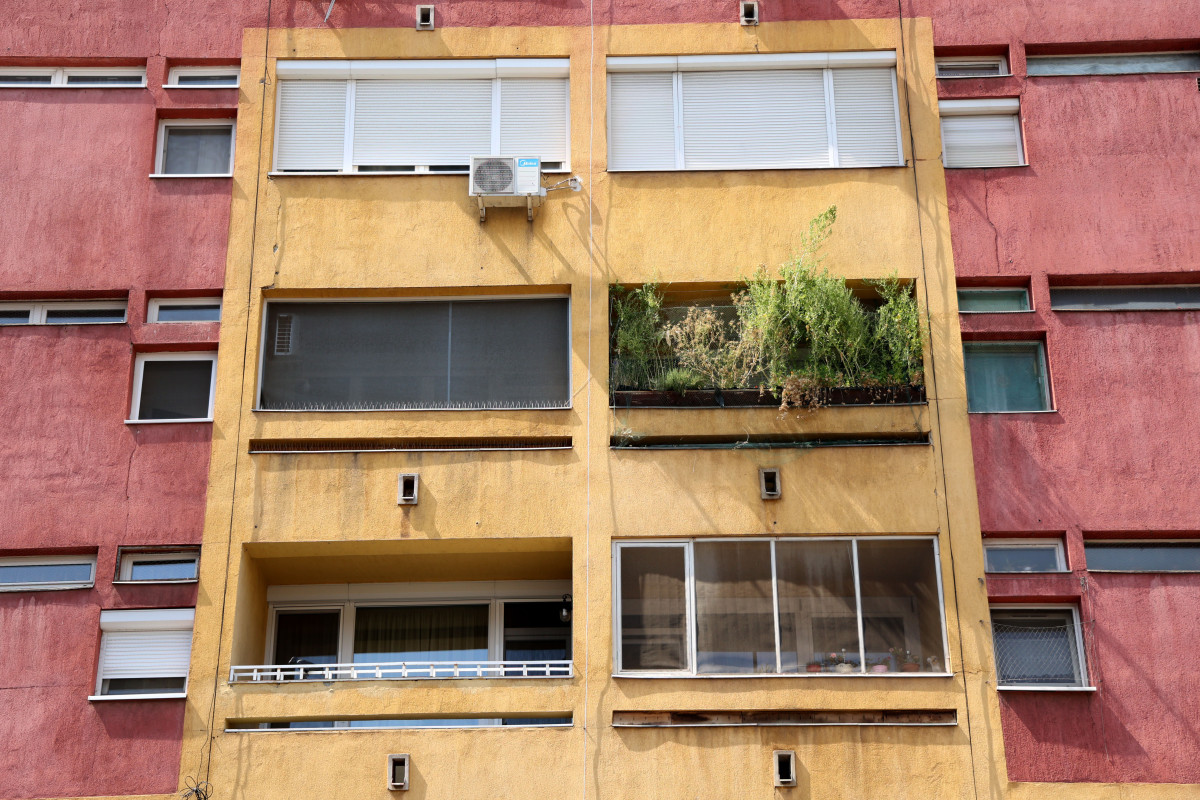 Szeged, ingatlan, lakás, Károlyi utca, belváros, erkély, klíma, nyár