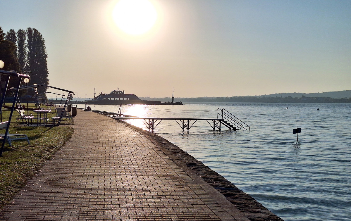 Balaton, Tihany, turizmus, utazás, strand